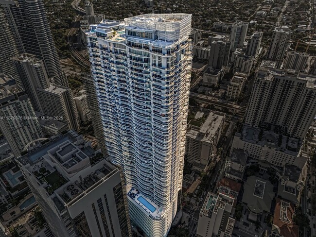 Building Photo - 1000 Brickell Plaza