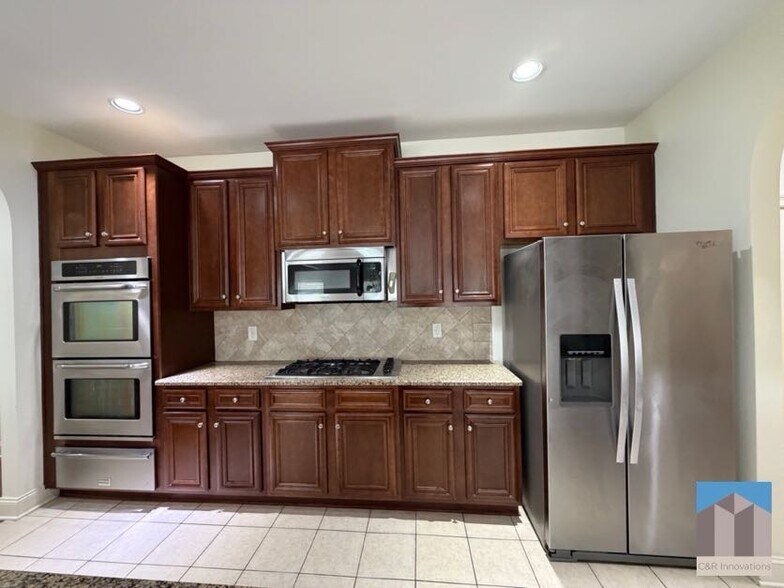 Building Photo - 4805 Carriage Bridge Ln