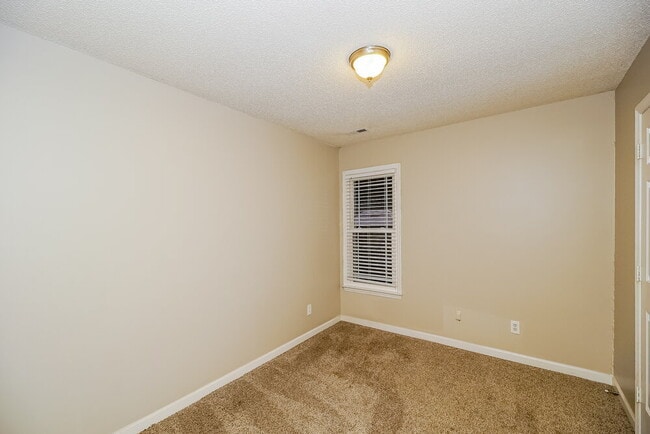 Building Photo - 7912 Trotter Rd