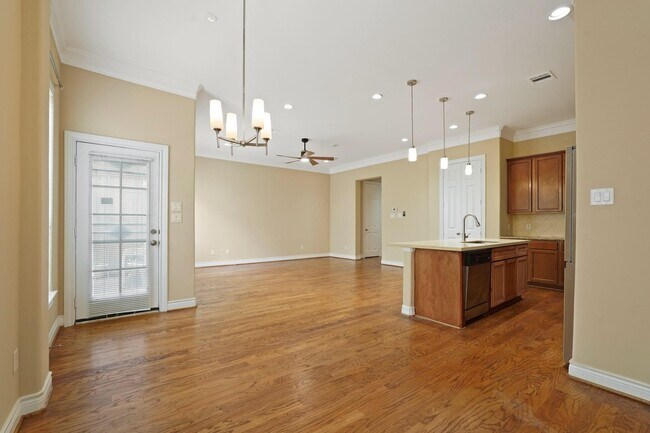 Building Photo - 2615 Cheshire Oaks Dr