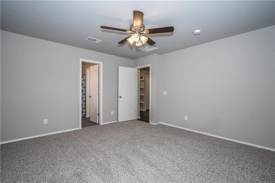 Building Photo - 2600 NW 185th St