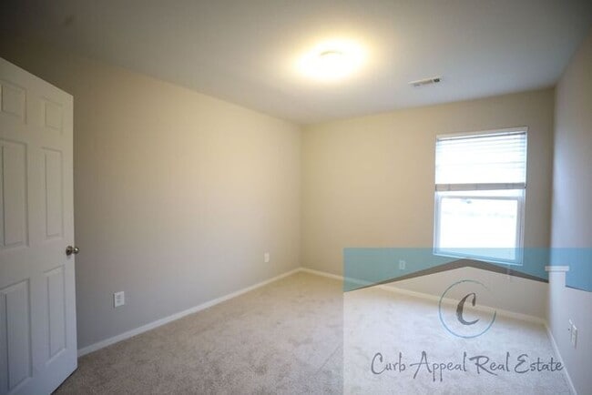 Building Photo - Move in special $900!! Beautiful 3 bed / 2 bath home with fenced back yard - Nettleton!!