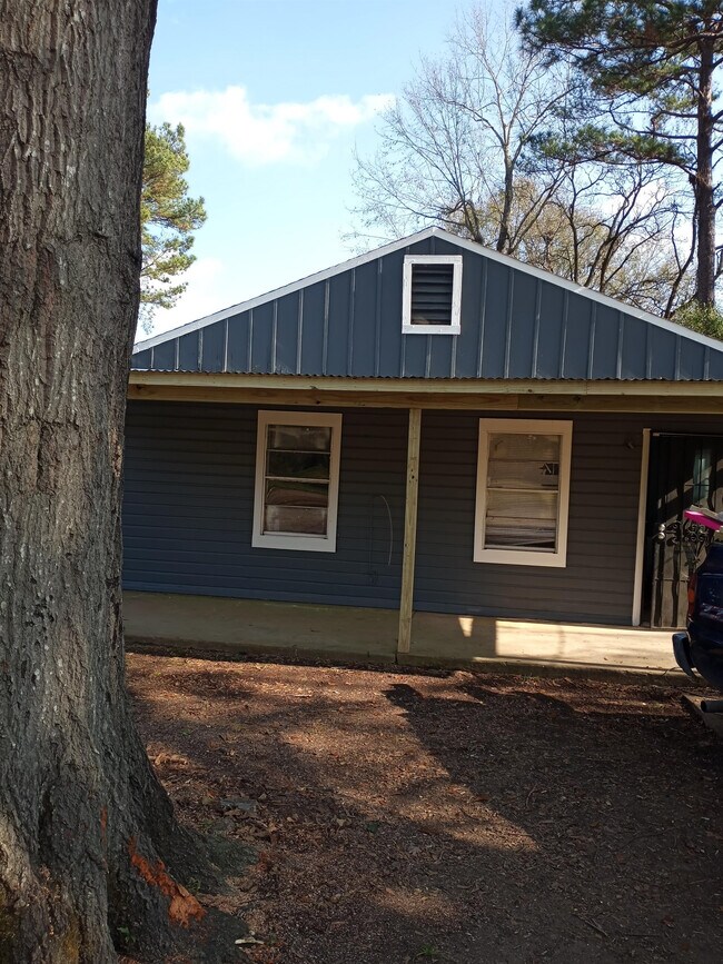 Building Photo - 210 Eisenhower St