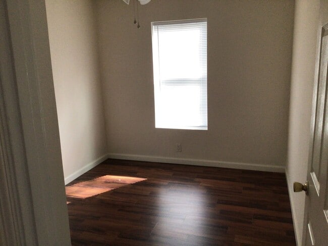 Building Photo - 3  bedroom 2 bath Mobile Home with a  Larg...