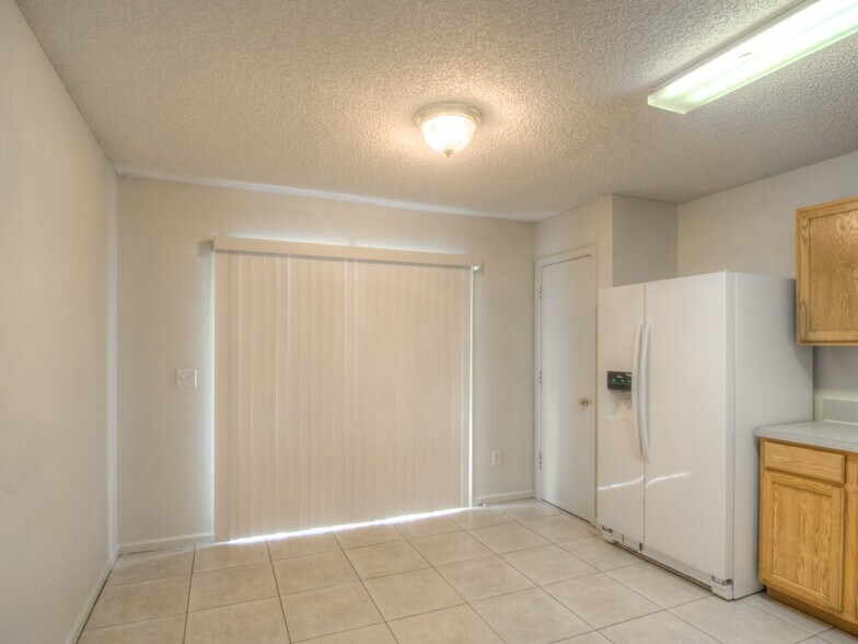 Building Photo - 1123 Sunray Ct