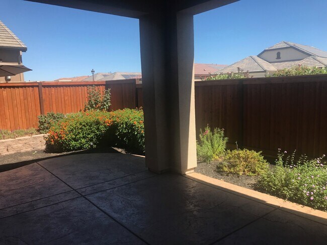 Building Photo - Charming 2 Bed 2 Bath - Trilogy at The Vineyards