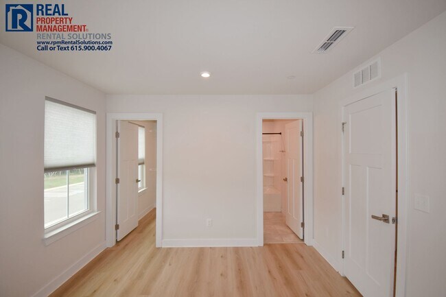 Building Photo - Luxury 4 bd 3.5 bath with office, bonus ro...