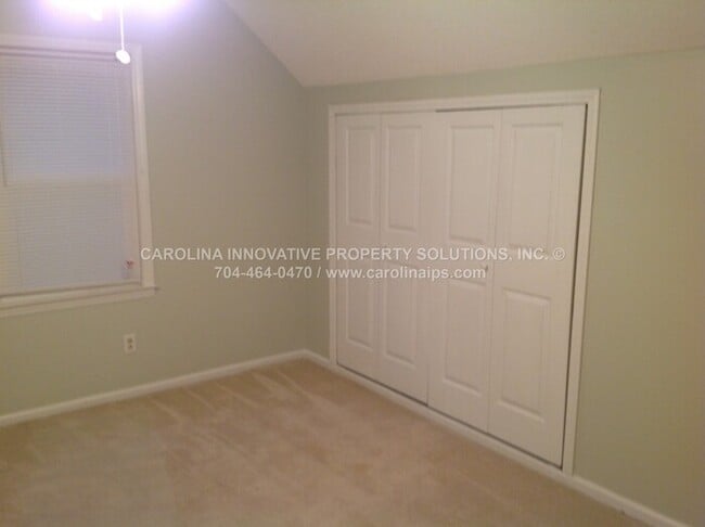 Building Photo - 4535 Dawnwood Dr