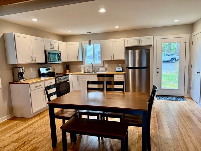 Building Photo - West AVL Cottage 105