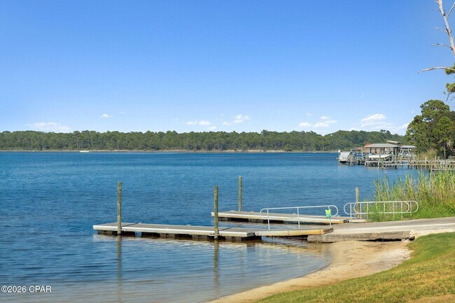 Building Photo - 712 Landing Cir