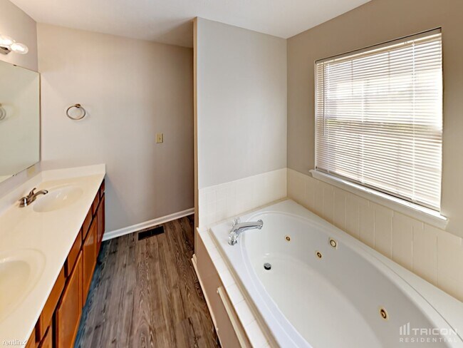 Building Photo - 6018 Tybalt Dr