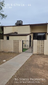 Building Photo - 2 Bed 2 Bath Condo off 67th Ave and Osborn!