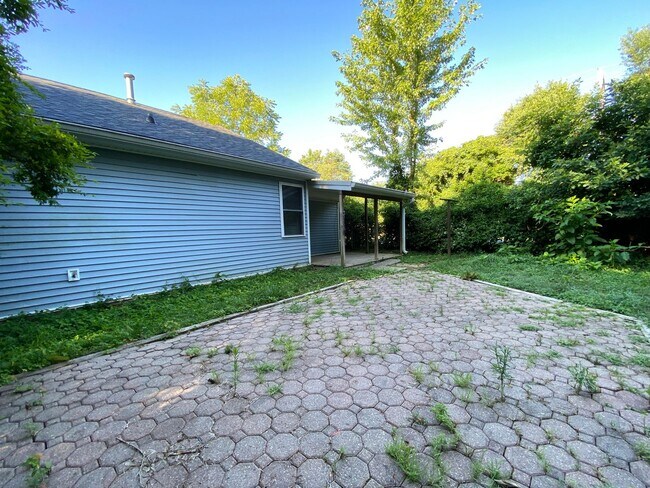 Building Photo - Available August 14th, 2026!