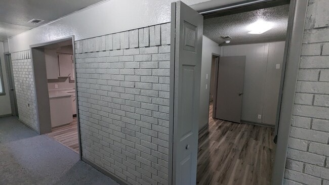 Building Photo - 220 Sulphur St