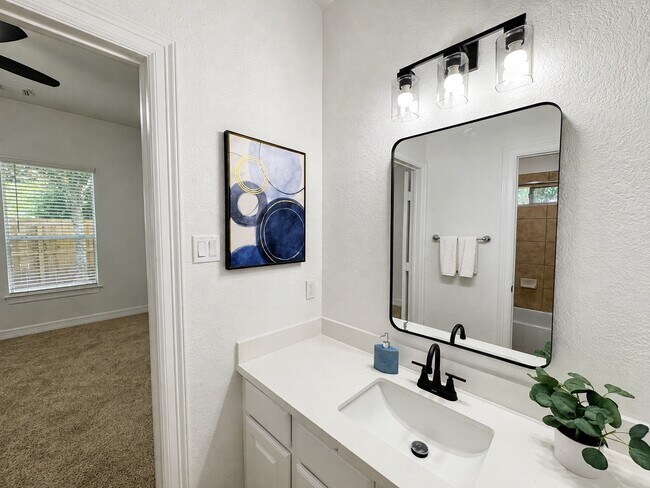 Building Photo - 3301 Elm Creek Dr