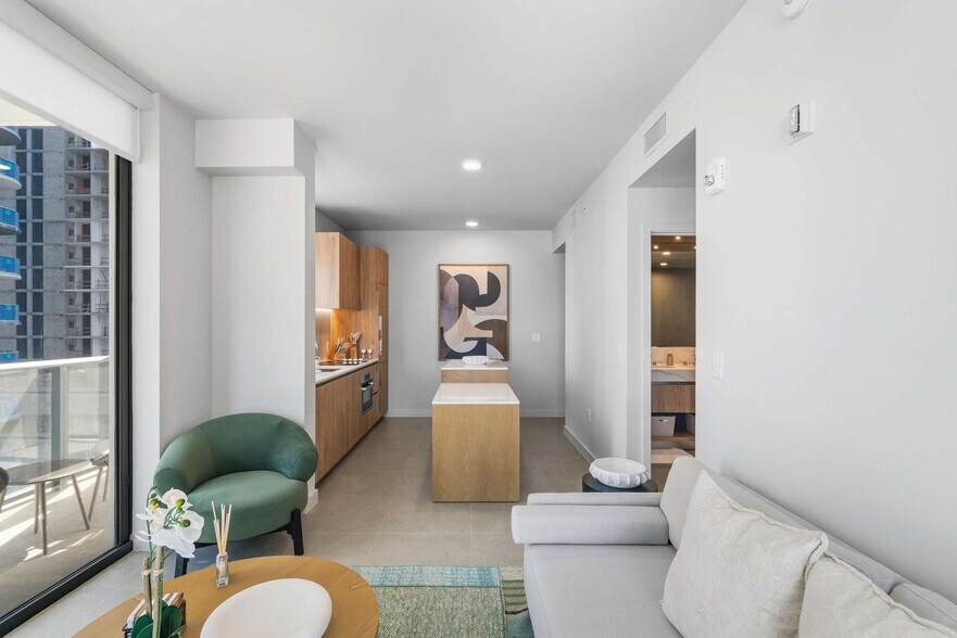 Building Photo - 11 NE 6th St