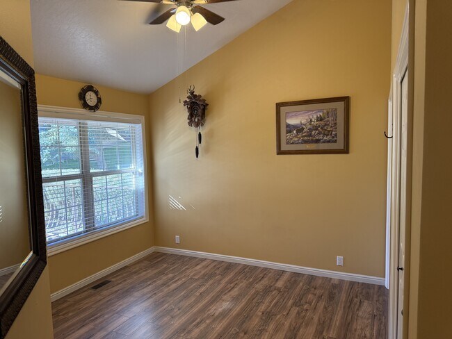 Building Photo - 1004 Uri Ln