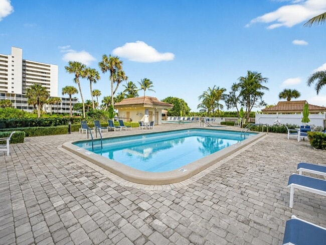 Building Photo - 3400 N Ocean Dr