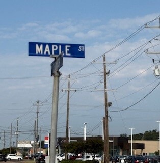 Building Photo - 300 Maple St