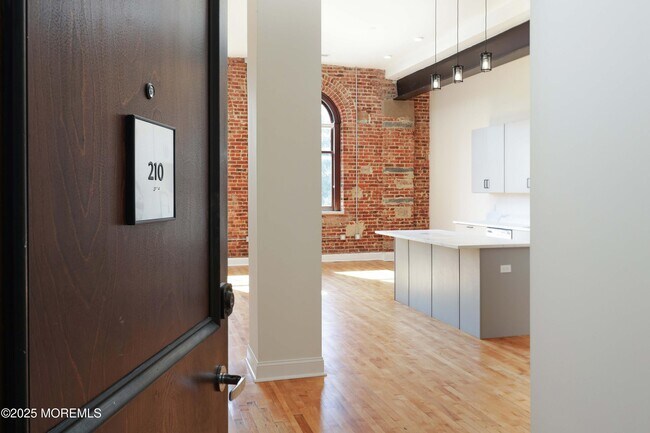 Building Photo - 179 Chelsea Ave