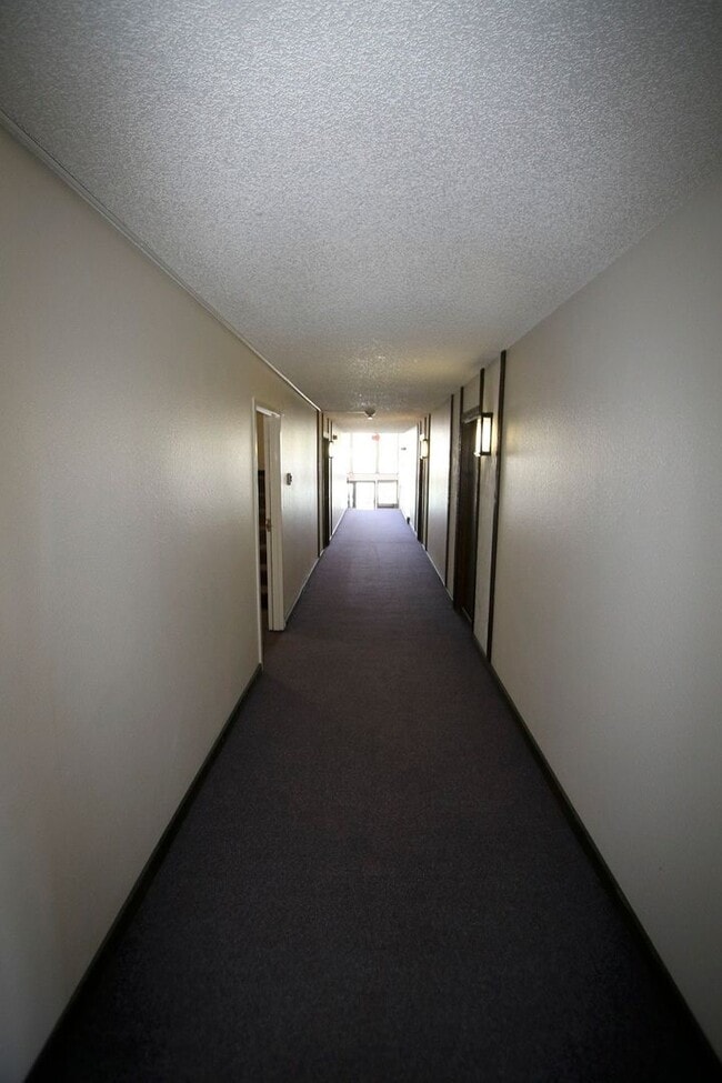 Building Photo - 1 Bed, 1 Bath Condo in West Anchorage!