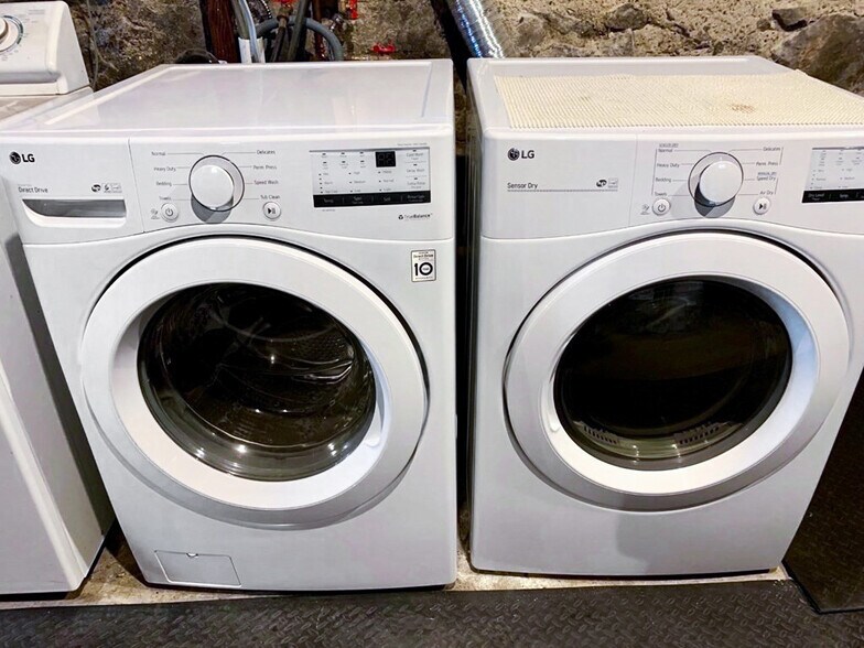 Building Photo - 8 Wyvern St