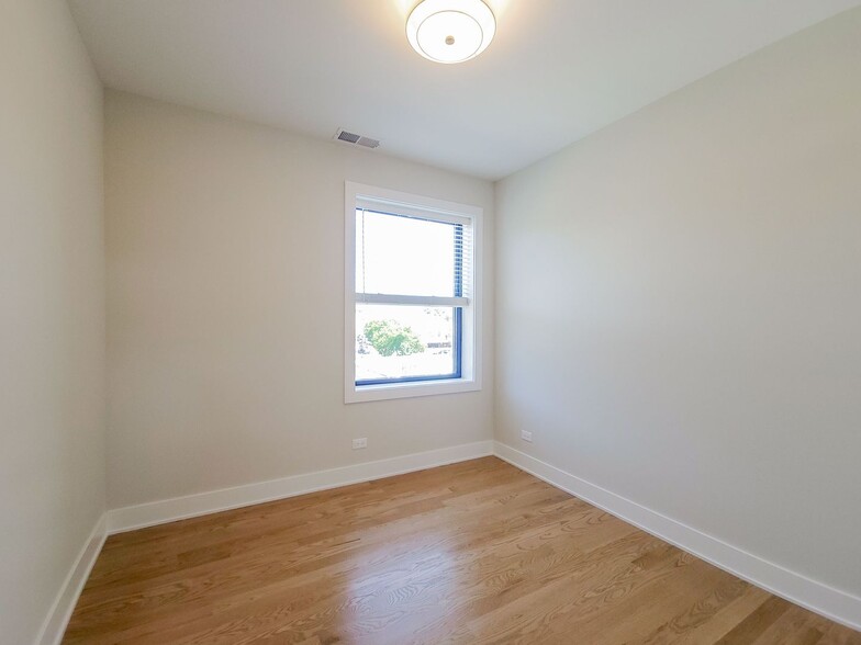 Building Photo - 4409 N Seeley Ave