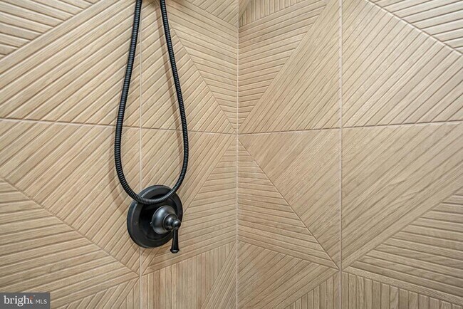 Building Photo - 303 W Washington St