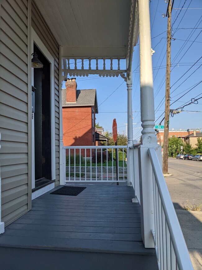 Building Photo - 1083 E Long St