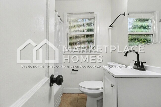 Building Photo - 2996 Palm Dr