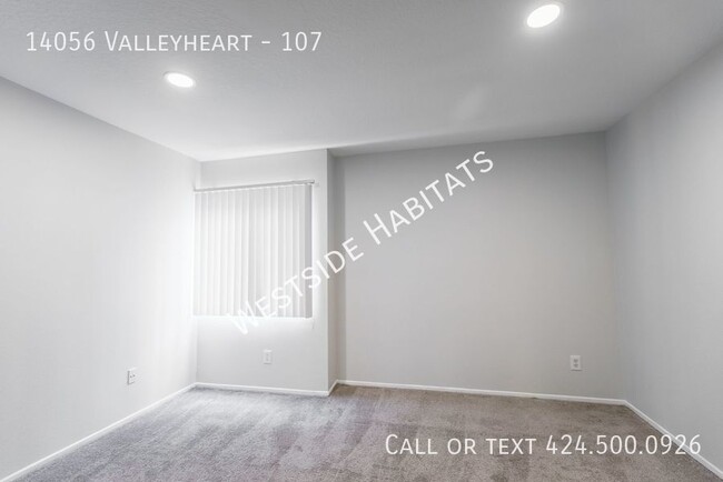 Building Photo - 14056 Valleyheart Dr