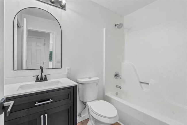 Building Photo - 802 Notre Dame Dr