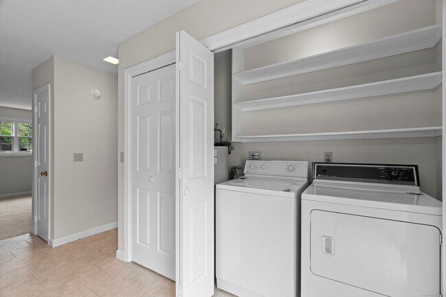 Building Photo - 28 Brantwood Dr