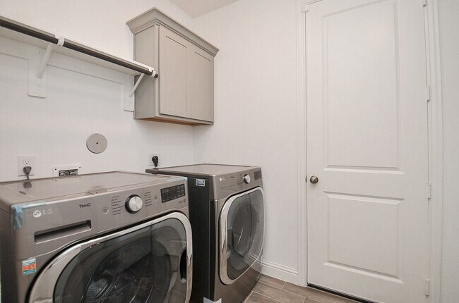 Building Photo - 6502 Wild Holw Ct