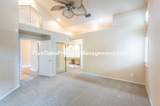 Building Photo - 103 Surbaugh Square