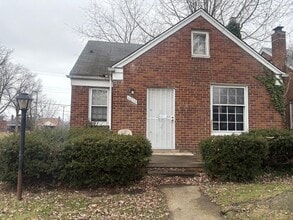 Building Photo - 6016 Farmbrook St