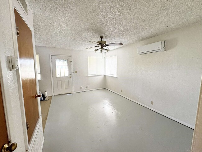 Building Photo - 107 Logan Dr