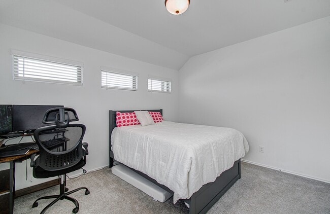 Building Photo - 4722 Crest Hill Dr