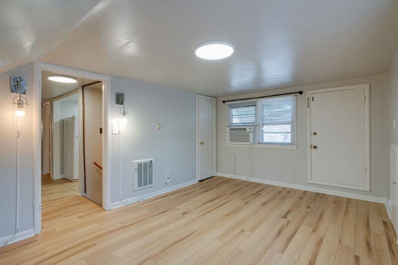 Building Photo - 600 Larkin Springs Rd