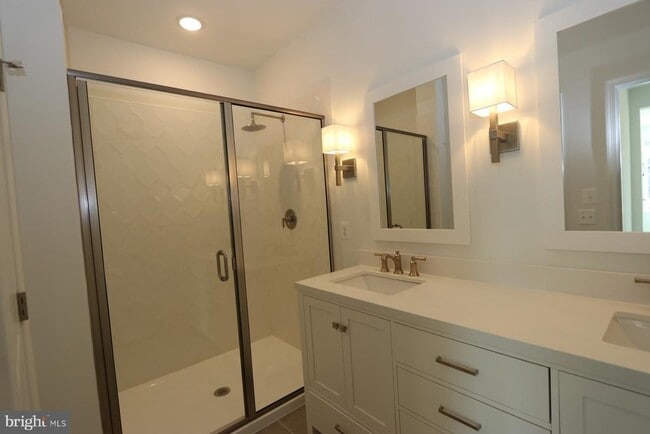 Building Photo - 2512 W Peninsula Dr