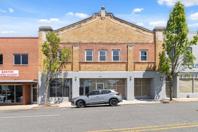 Building Photo - 350 Main St