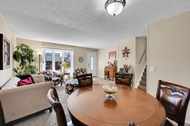 Building Photo - 10883 Fairfax Way