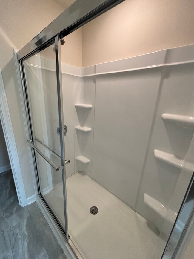 Building Photo - 837 Falls Grove Trl