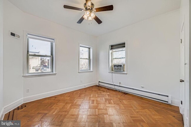 Building Photo - 3143 Dillon St