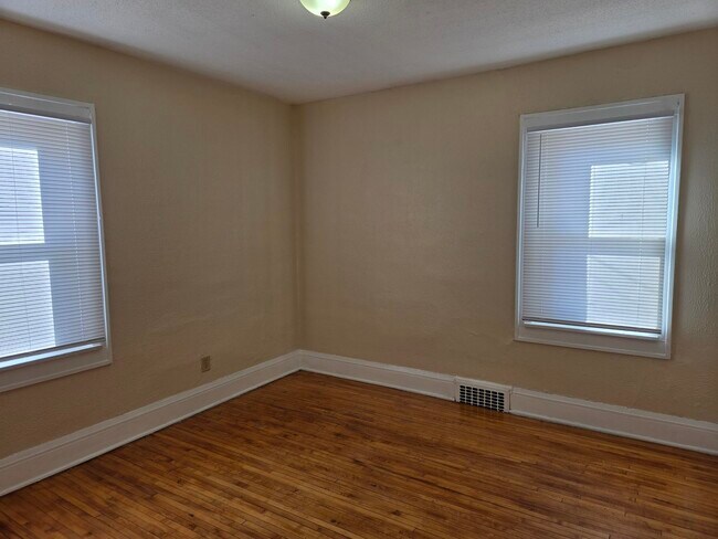 Building Photo - 2931 N Newton Ave