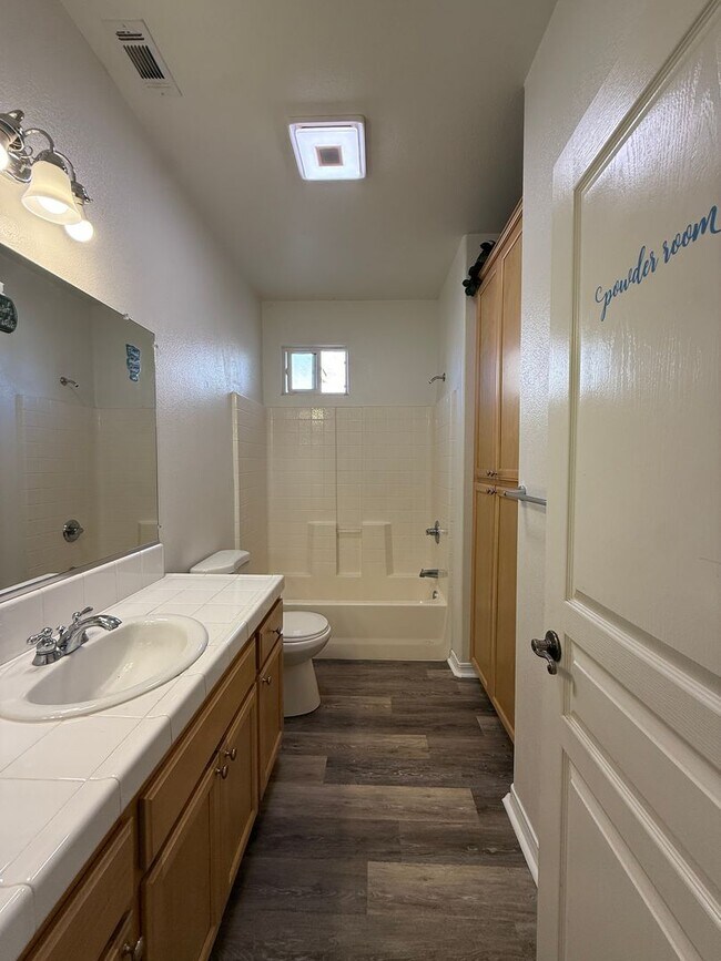 Building Photo - Beautiful Bradley Square Single Story Home With Easy Access to Shopping/101 Frwy