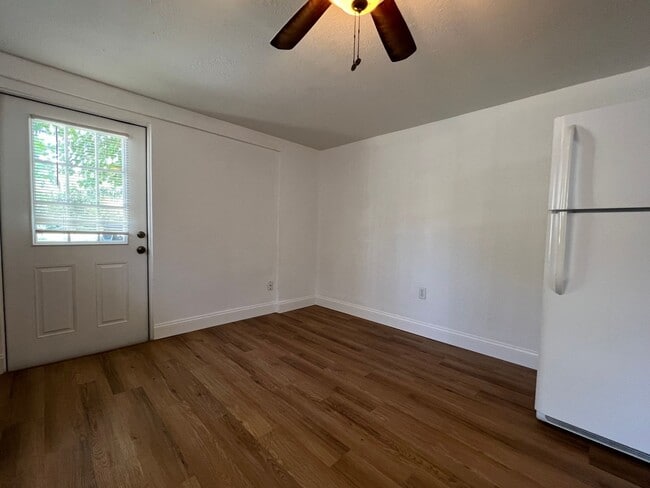 Building Photo - 2120 10th St