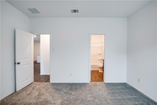 Building Photo - 328 Mica Trl