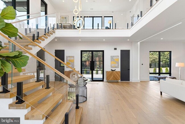 Building Photo - 1733 Chain Bridge Rd