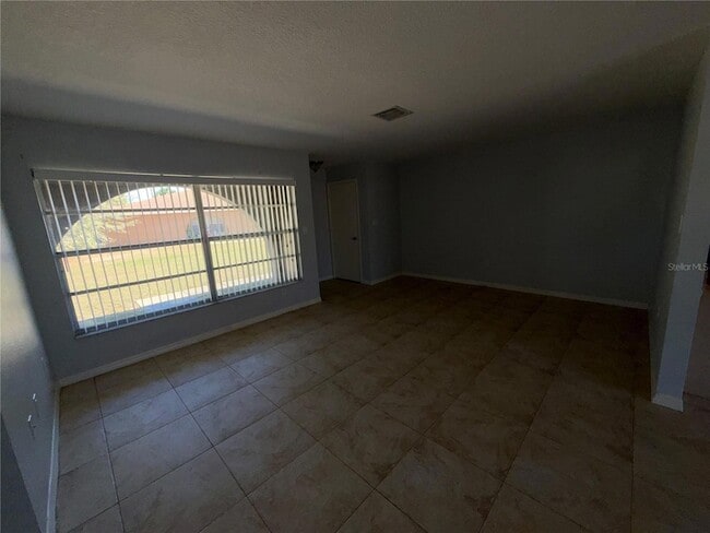 Building Photo - 327 Dundee Dr